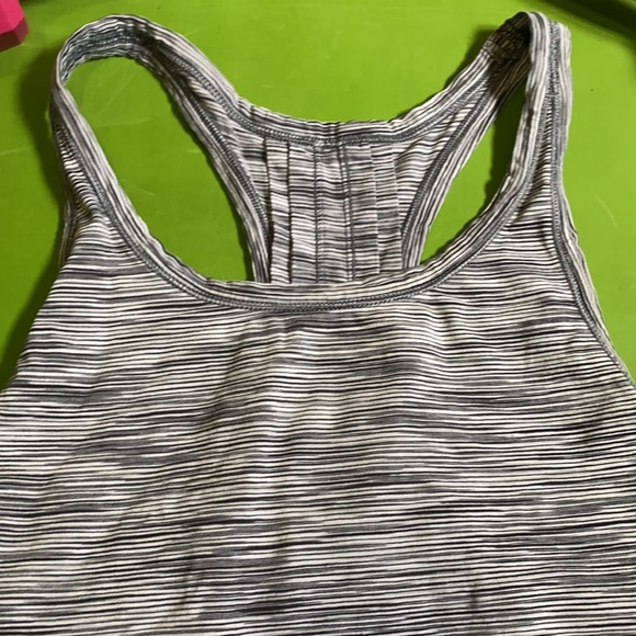 Lululemon tank - Picture 2 of 4